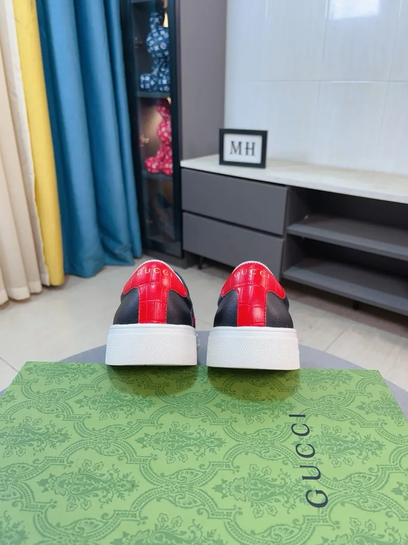Men's shoes 💰458🌹🌹GUCCI [Gucci] New high-end brand of men's shoes, the latest fashionable casual men's shoes, trendy and versatile, relaxed and sporty style, uppers imported from Italy, first-layer cowhide, genuine leather lining, and ultra-fine workmanship. Original personalized fashionable rubber wear-resistant outsole, light and comfortable on the foot, size 38-44